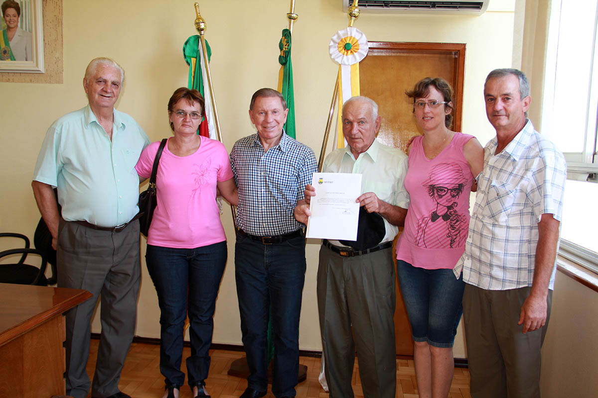 EXECUTIVO CONCEDE CARTA DE RECONHECIMENTO A BERTOLDO YESS